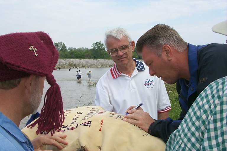 Mayor signing hide